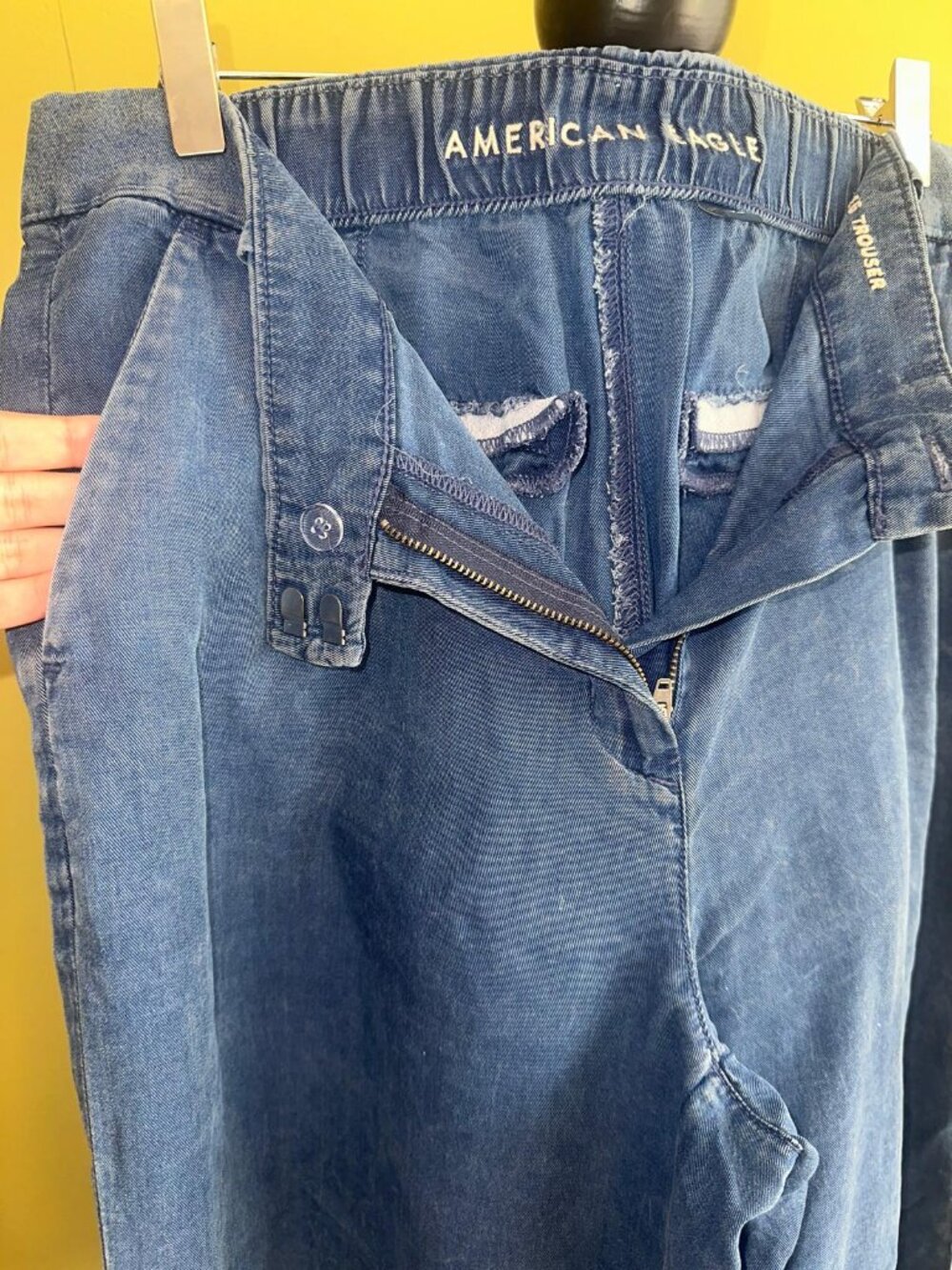 American Eagle High-Waisted Lightweight Wide-Leg Flowy Soft Denim Pants - Picture 8 of 8